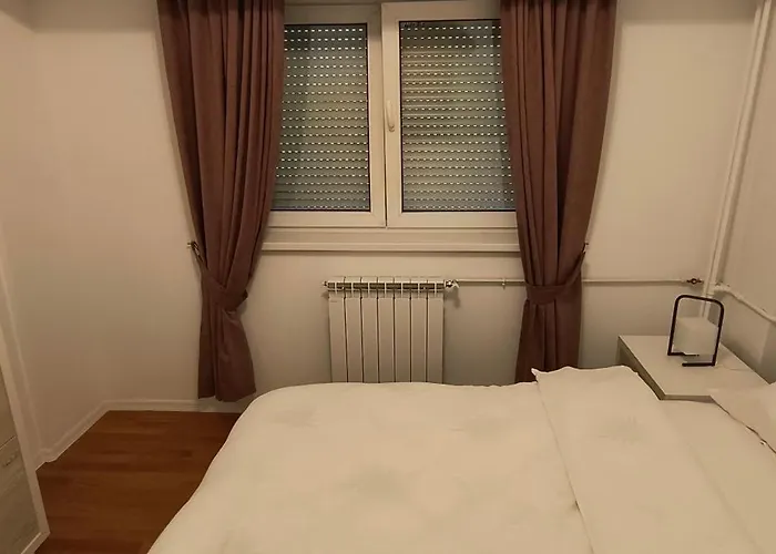 Luxury Intercontinental 4 Bedrooms Old Brand New Bucarest