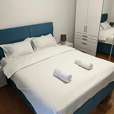 Luxury Intercontinental 4 Bedrooms Old Brand New * Bucarest