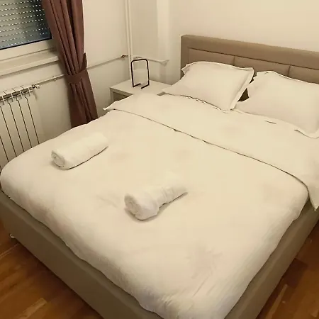 Luxury Intercontinental 4 Bedrooms Old Brand New * 布加勒斯特