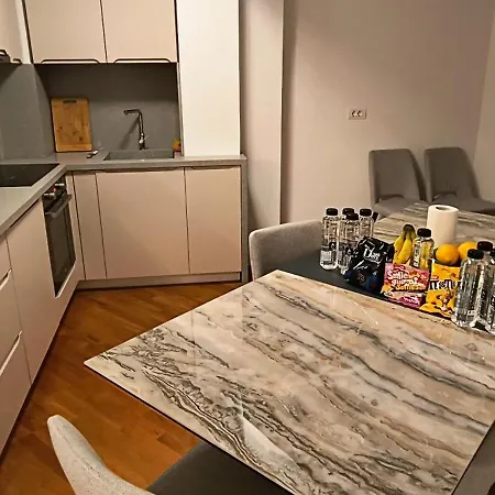 Luxury Intercontinental 4 Bedrooms Old Brand New Apartment *