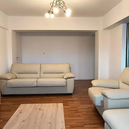 公寓 Luxury Intercontinental 4 Bedrooms Old Brand New 布加勒斯特