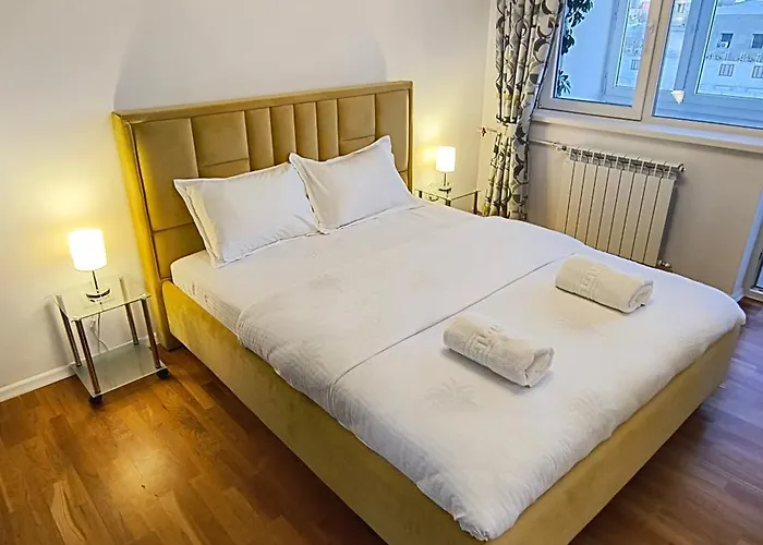 Luxury Intercontinental 4 Bedrooms Old Brand New Bukarest