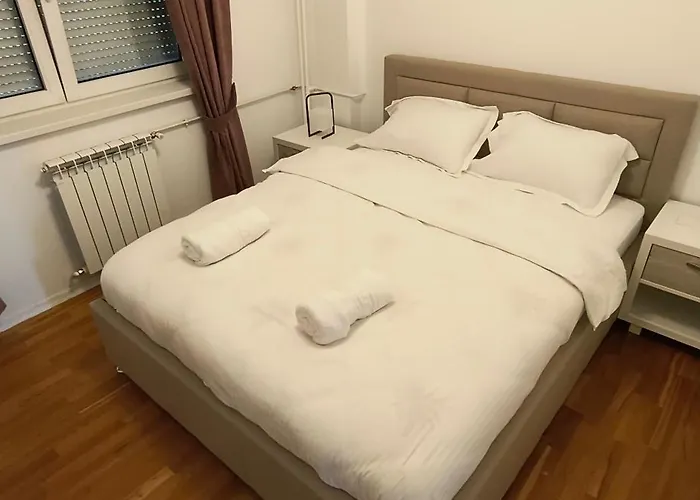 Luxury Intercontinental 4 Bedrooms Old Brand New * ブカレスト