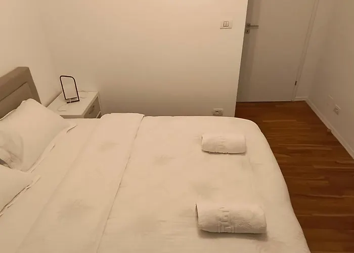 アパート Luxury Intercontinental 4 Bedrooms Old Brand New ブカレスト