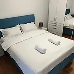 Luxury Intercontinental 4 Bedrooms Old Brand New * Bukarest