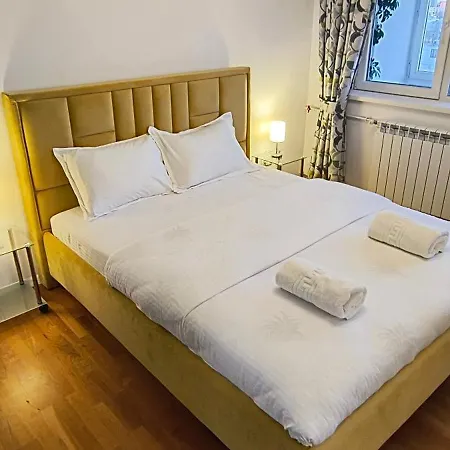 Luxury Intercontinental 4 Bedrooms Old Brand New Bukarest